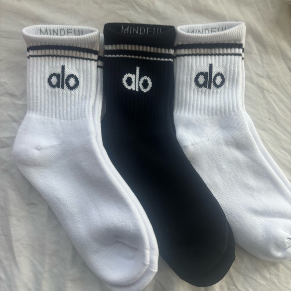 alo yoga 3 pack White and black throwback half crew socks set brand new - Picture 3 of 3